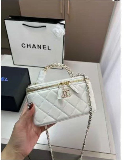 Mirror Chanel Vanity Case - الصورة 4