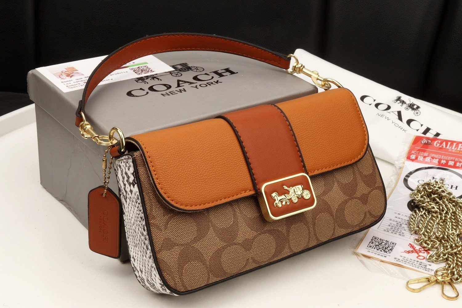 Coach handbag Mirror - الصورة 2