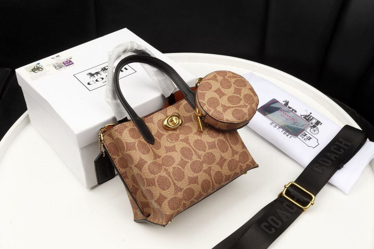 Coach – Premium Mirror Quality